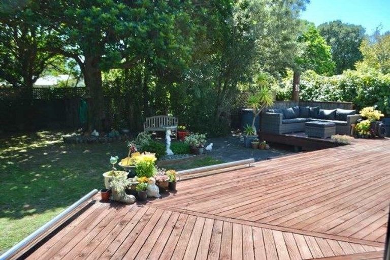 Photo of property in 11 Renata Road, Otaki, 5512