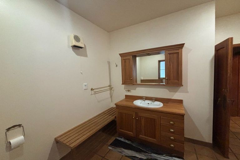 Photo of property in 118 Waimakariri Road, Harewood, Christchurch, 8051