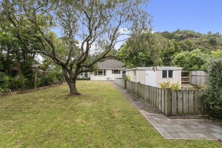 Photo of property in 4 Coast Road, Wainuiomata, Lower Hutt, 5014