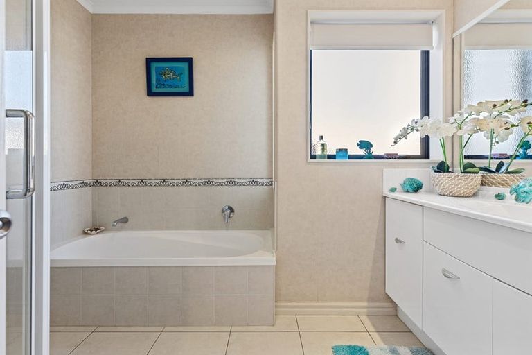 Photo of property in 21 Kahira Crescent, Papamoa Beach, Papamoa, 3118