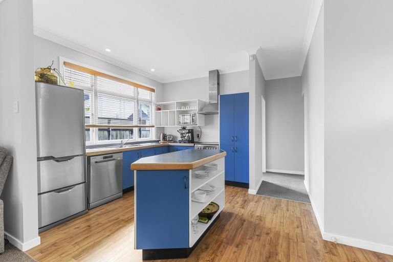 Photo of property in 22 Kingswood Street, Takaro, Palmerston North, 4412