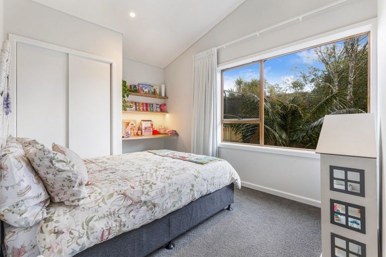 Photo of property in 20 Surville Place, Mairangi Bay, Auckland, 0630