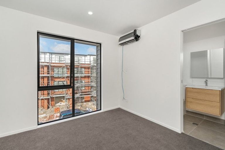 Photo of property in 31 Falcon Crescent, Hobsonville, Auckland, 0618