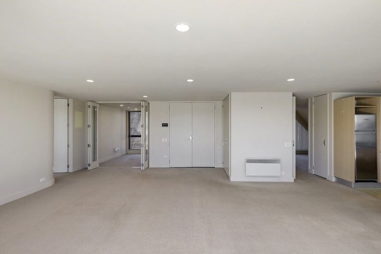 Photo of property in Shelley Bay Terraces, 23/61 Maupuia Road, Maupuia, Wellington, 6022