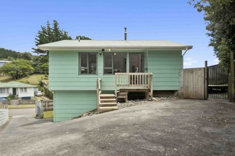 Photo of property in 50 Cardiff Crescent, Cannons Creek, Porirua, 5024