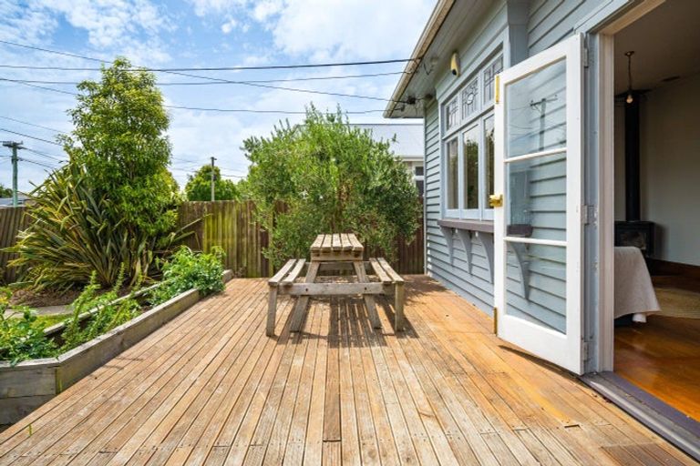 Photo of property in 132 Olliviers Road, Phillipstown, Christchurch, 8011