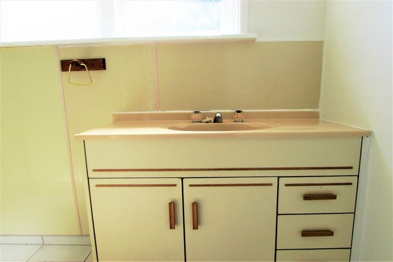 Photo of property in 102 Moorefield Road, Johnsonville, Wellington, 6037