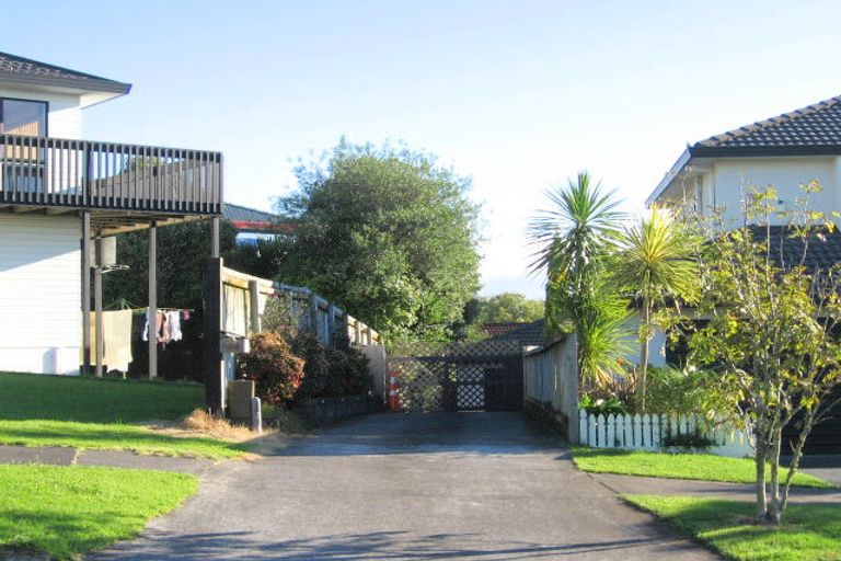 Photo of property in 1/11 Rakaia Rise, Clover Park, Auckland, 2019