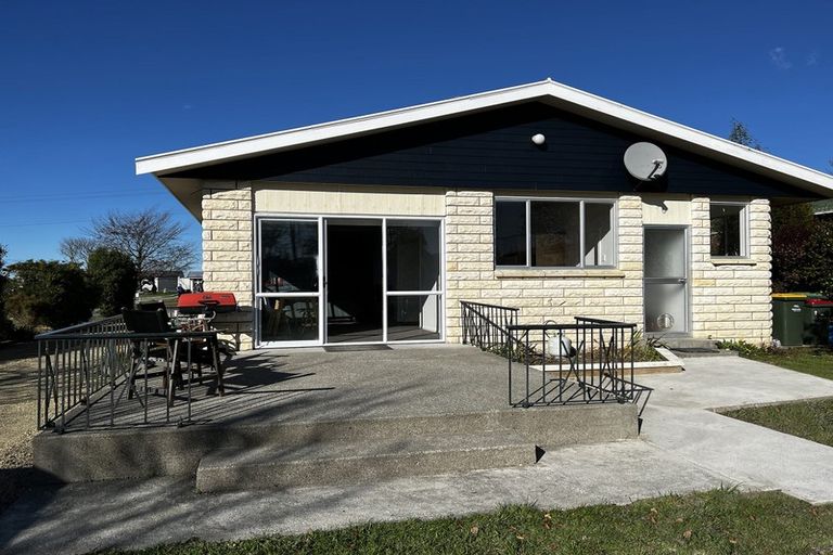Photo of property in 60 Timaru Road, Waimate, 7924