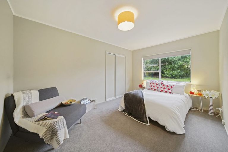 Photo of property in 2/5 Cheam Place, Pakuranga Heights, Auckland, 2010