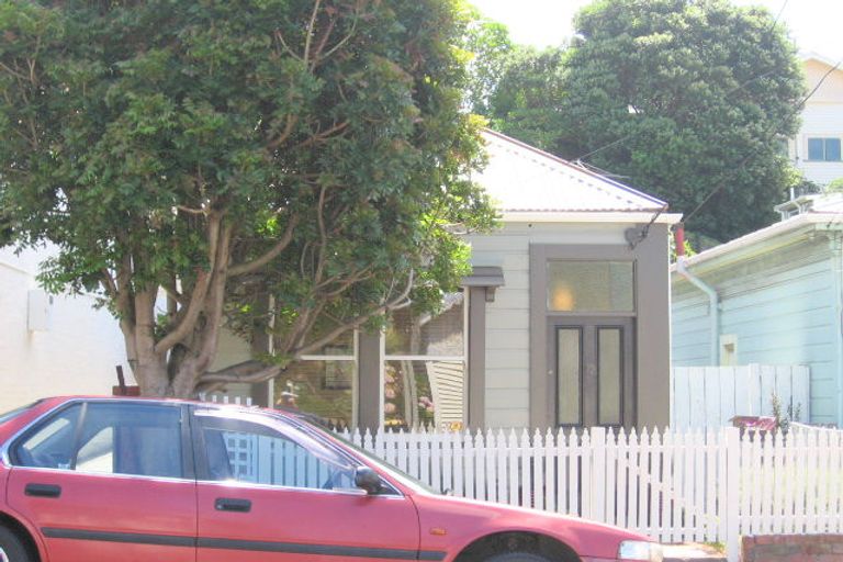 Photo of property in 12 Rolleston Street, Mount Cook, Wellington, 6021