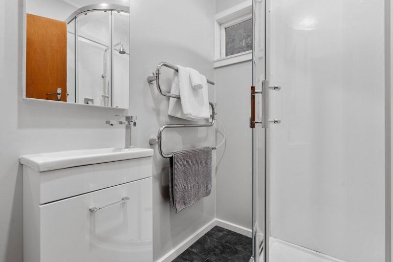 Photo of property in 21 Seddon Street, Carterton, 5713