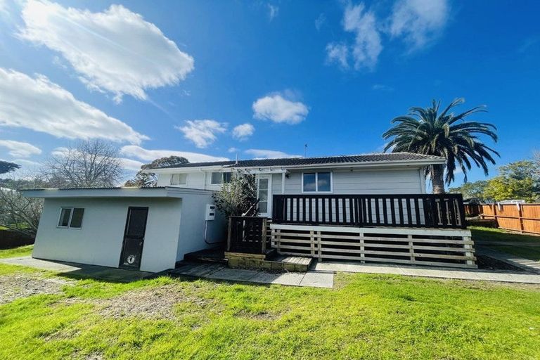 Photo of property in 3 St Margaret Place, West Harbour, Auckland, 0618