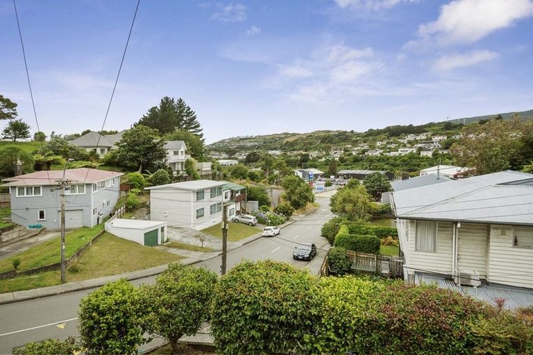 Photo of property in 114 Redwood Avenue, Tawa, Wellington, 5028