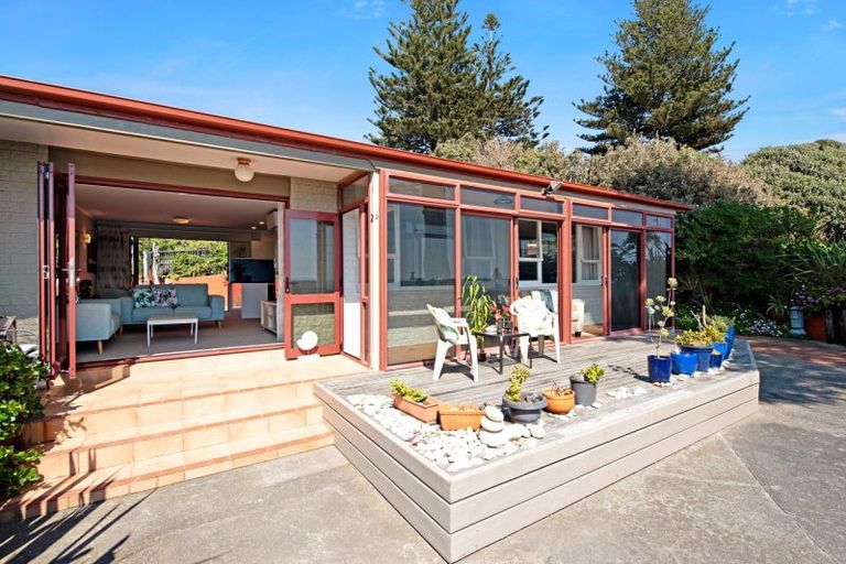 Photo of property in 2/33 Beach Road, Paekakariki, 5034
