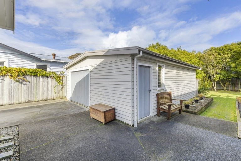 Photo of property in 22 Kingswood Street, Takaro, Palmerston North, 4412