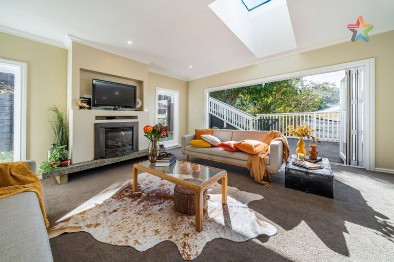 Photo of property in 21 Franklyn Road, Tawa, Wellington, 5028