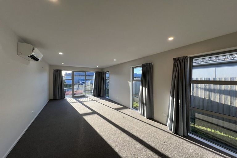 Photo of property in 5 Robalan Close, Halswell, Christchurch, 8025