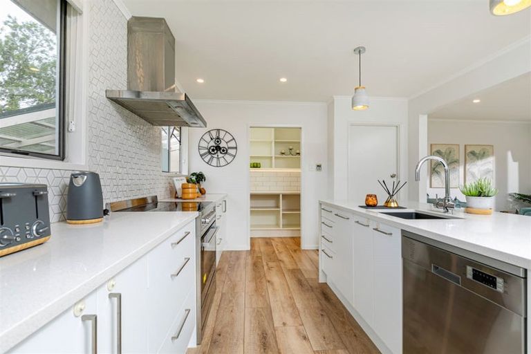 Photo of property in 10 Puketaha Road, Swanson, Auckland, 0816