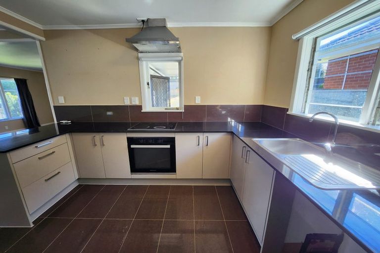 Photo of property in 27 Glenfern Road, Mellons Bay, Auckland, 2014