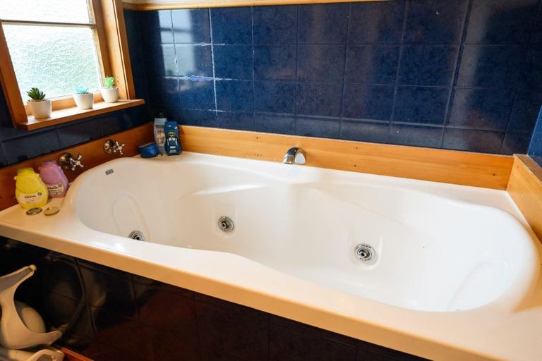 Photo of property in 17 Egmont Place, Westbrook, Palmerston North, 4412