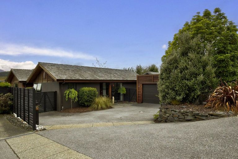 Photo of property in 20 Rannoch Drive, Jacks Point, Queenstown, 9371