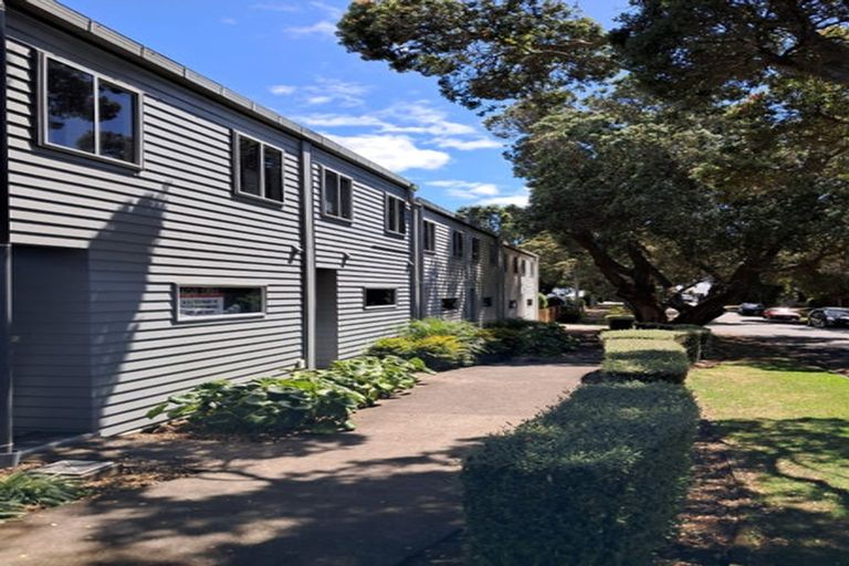 Photo of property in The Strand, 3/16 Ronald Street, Strandon, New Plymouth, 4312
