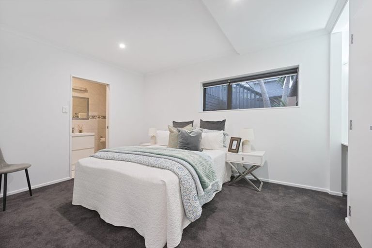 Photo of property in 12 San Casello Rise, Henderson, Auckland, 0612