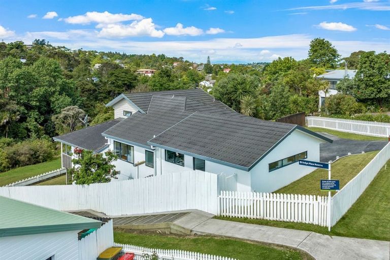 Photo of property in 8 Emlyn Place, Torbay, Auckland, 0630