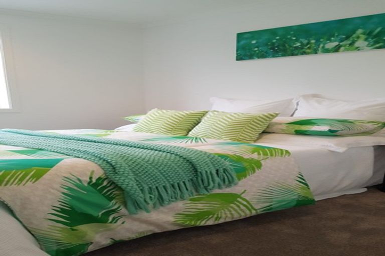 Photo of property in 42 Gunner Drive, Te Atatu Peninsula, Auckland, 0610