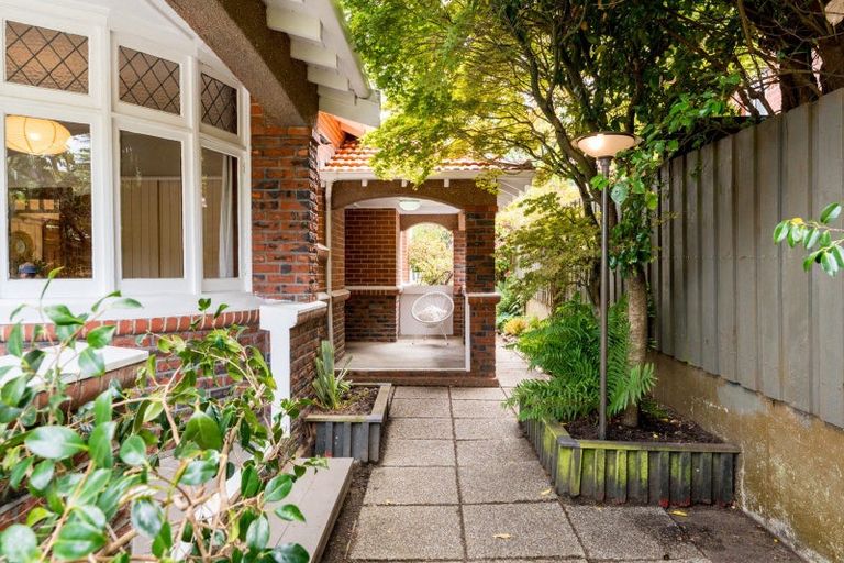 Photo of property in 21 Grandview Crescent, Opoho, Dunedin, 9010