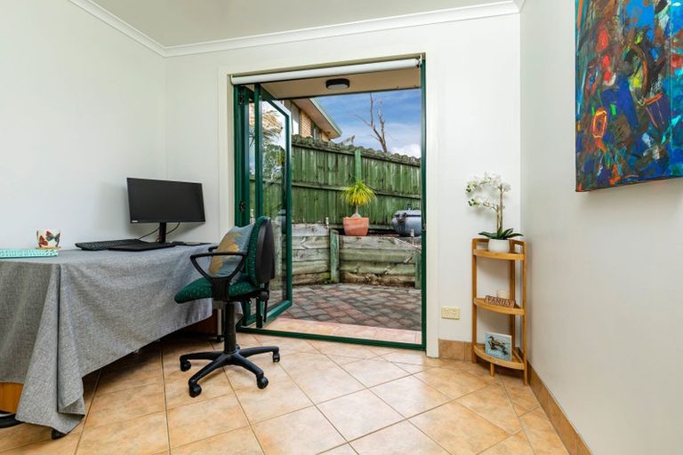 Photo of property in 48 View Ridge Drive, Ranui, Auckland, 0612