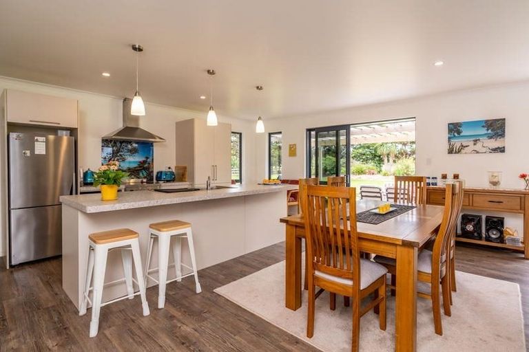 Photo of property in 25 Johnson Point Road, Waipu, 0582