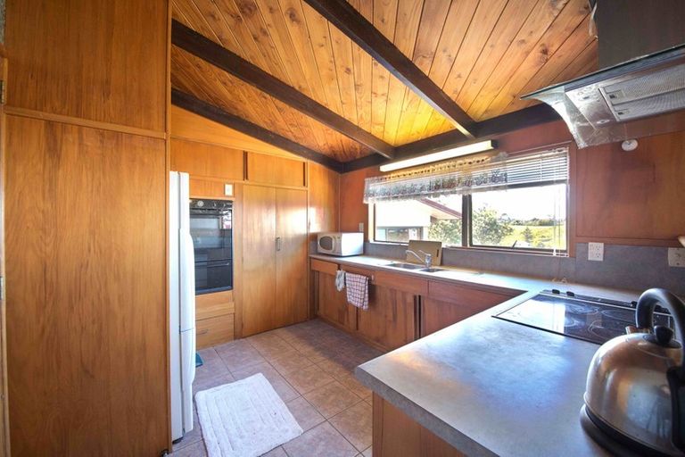 Photo of property in 18 Valdese Rise, Browns Bay, Auckland, 0630