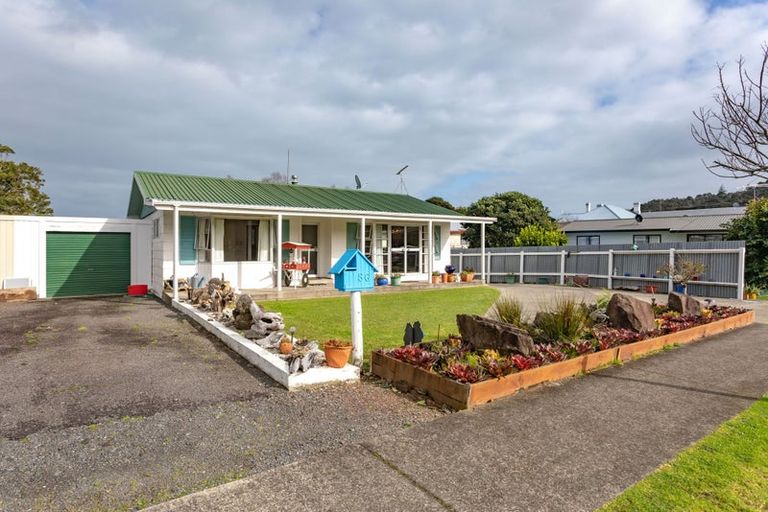Photo of property in 35 Victoria Street, Coromandel, 3506
