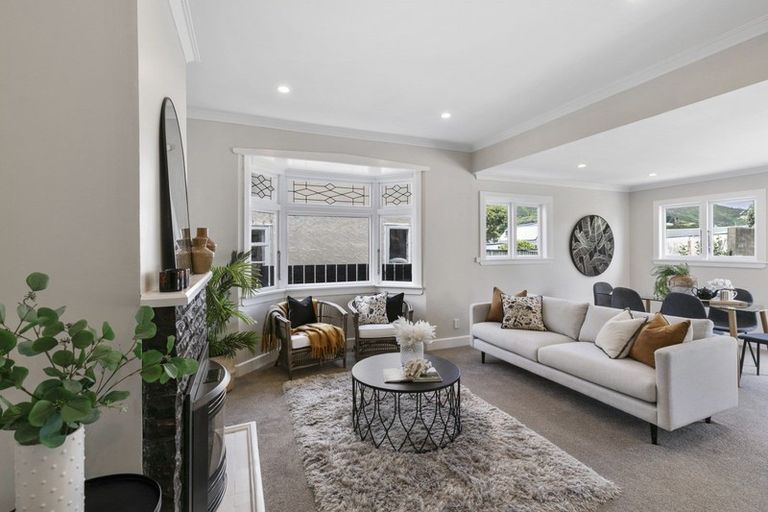 Photo of property in 135 Whites Line East, Waiwhetu, Lower Hutt, 5010