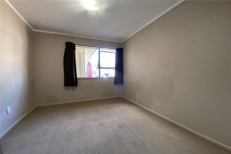 Photo of property in 60 Cedar Heights Avenue, Massey, Auckland, 0614