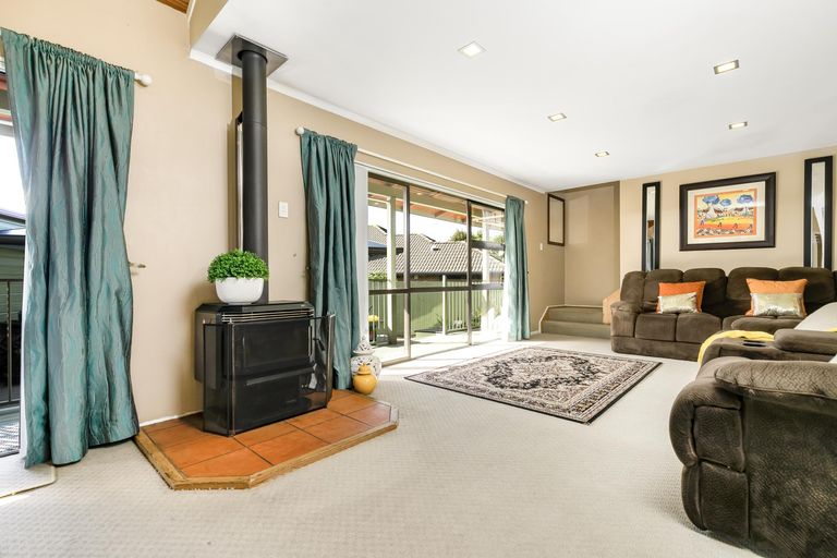 Photo of property in 16 Muirfield Street, Wattle Downs, Auckland, 2103