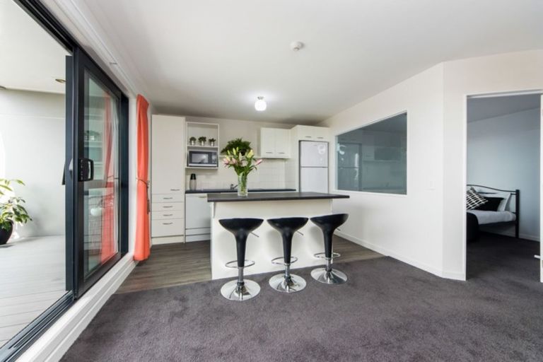Photo of property in 1/241 Hinemoa Street, Birkenhead, Auckland, 0626