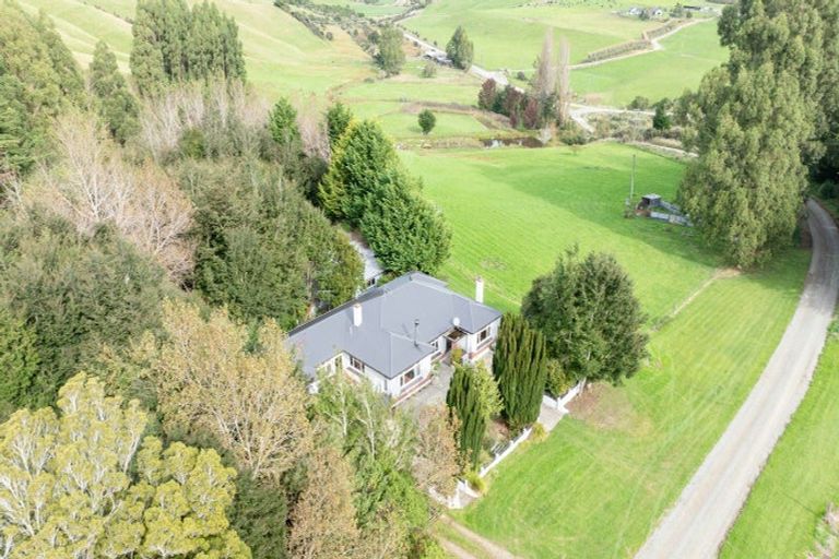 Photo of property in 28 Mandeville Road, Hokonui, Winton, 9782