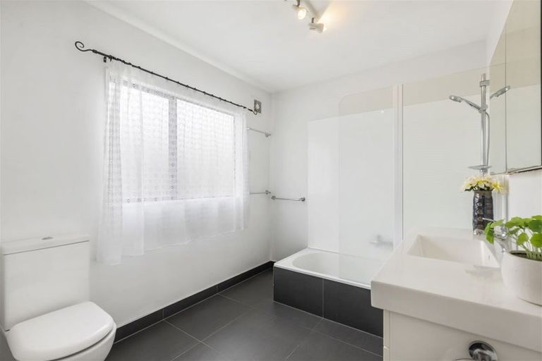 Photo of property in 1/143 Spinella Drive, Bayview, Auckland, 0629