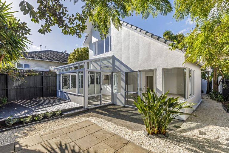 Photo of property in 2/20 Norwood Road, Bayswater, Auckland, 0622