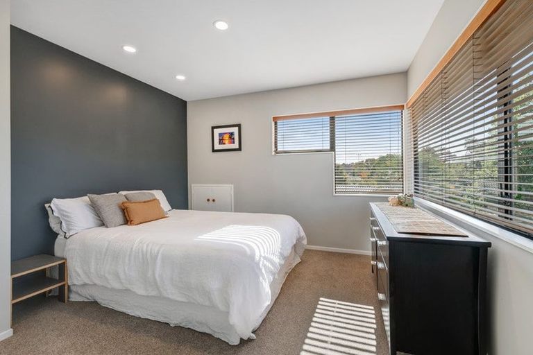 Photo of property in 8 Saint Lucia Place, Unsworth Heights, Auckland, 0632