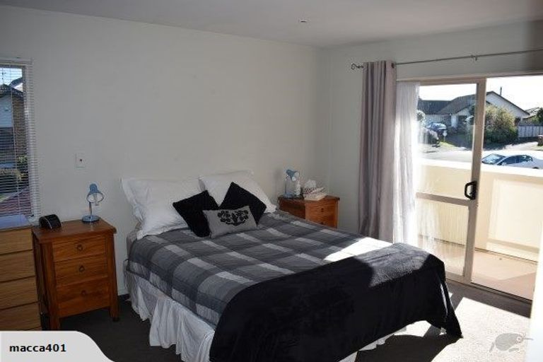 Photo of property in 3 Bridgehead Cove, West Harbour, Auckland, 0618