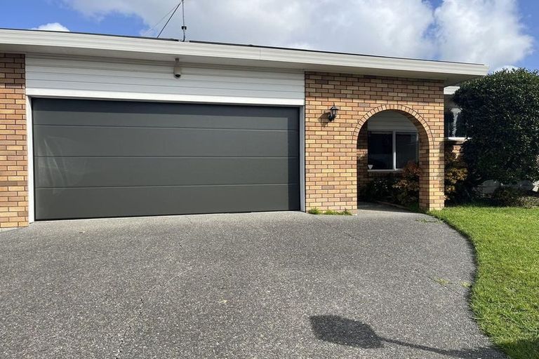 Photo of property in 8 Ballini Rise, West Harbour, Auckland, 0618