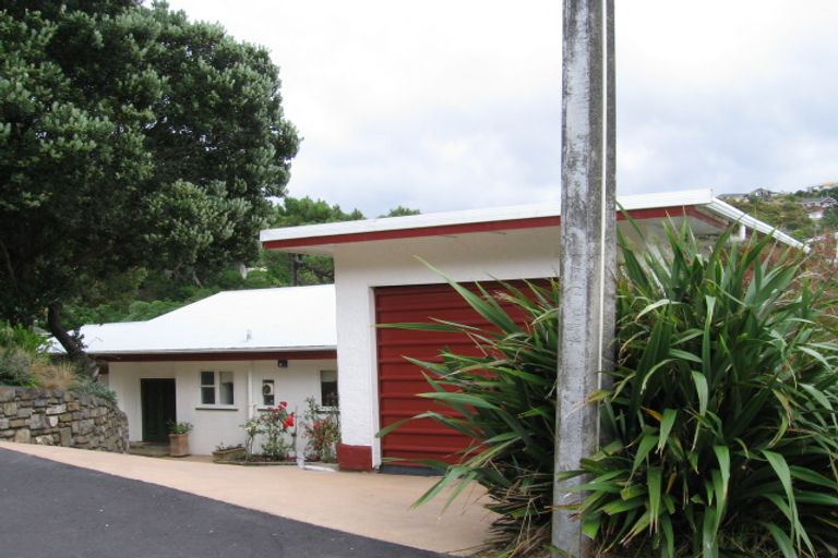 Photo of property in 12 Kellsmere Crescent, Island Bay, Wellington, 6023