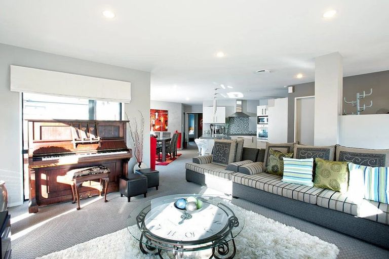 Photo of property in 1 Routeburn Avenue, Aotea, Porirua, 5024