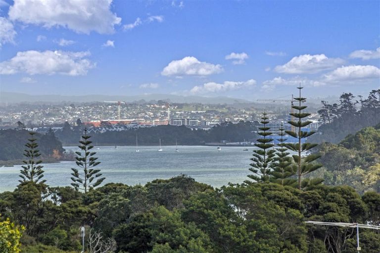 Photo of property in 27 Hale Crescent, Bayview, Auckland, 0629