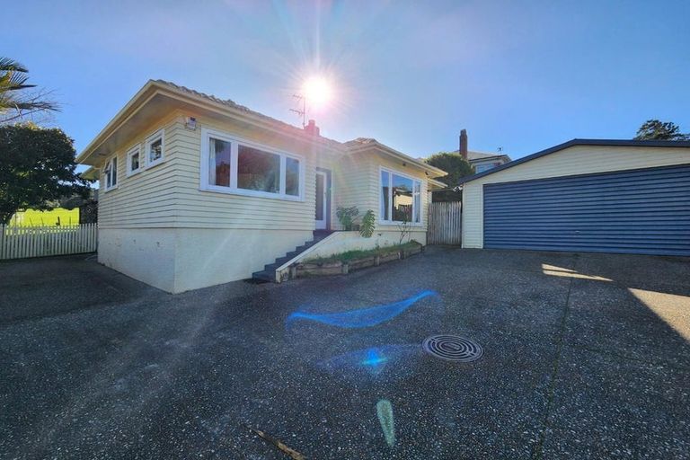 Photo of property in 76 Campbell Road, One Tree Hill, Auckland, 1061