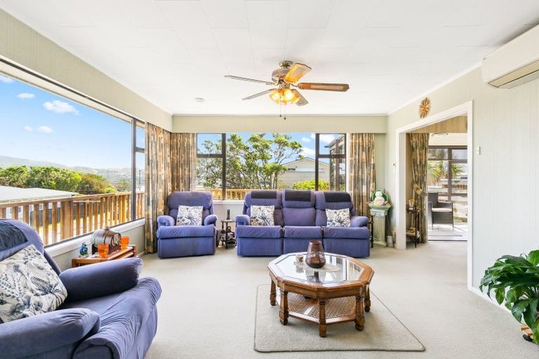 Photo of property in 4 Pelorous Street, Paparangi, Wellington, 6037